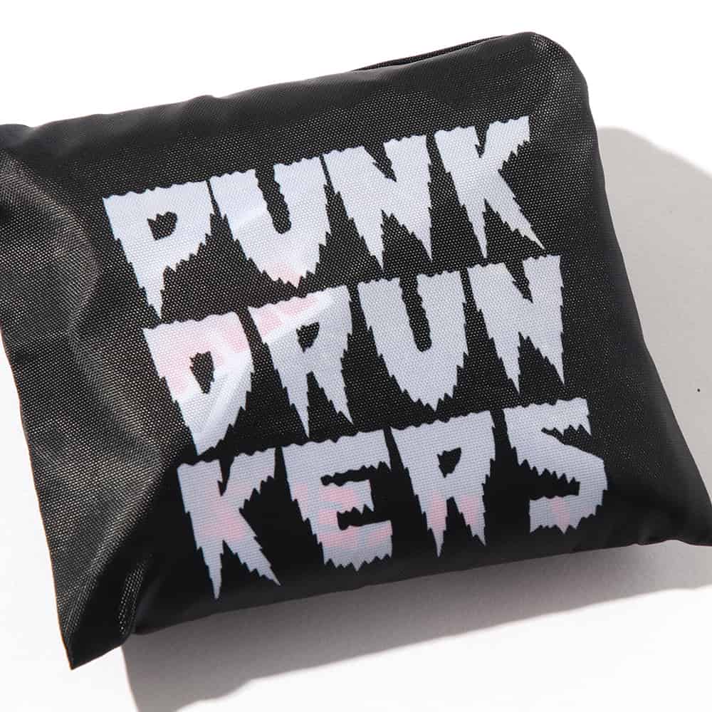 パンクドランカーズ　punk drunkers 刺繍ロゴ付き　りーあ パンクドランカーズ PUNK DRUNKERS 総柄のエコBAG(PDSロゴ) | 大阪